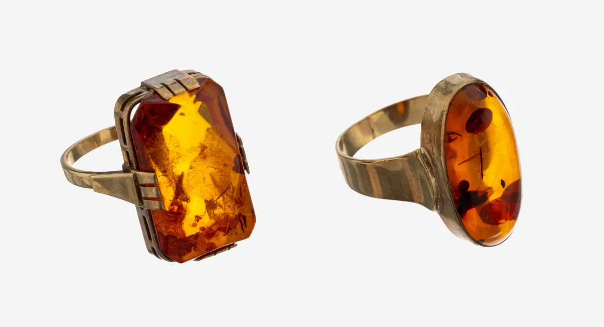 Konvolut 2 8 kt Gold Bernstein-Ringe, GG 333/000, 1 x RW 54, facett. Bernstein, und 1
