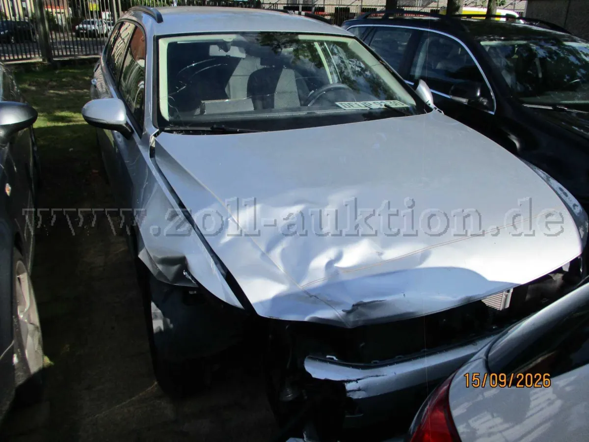 1 Volkswagen Passat Variant (3C) kazalı araç