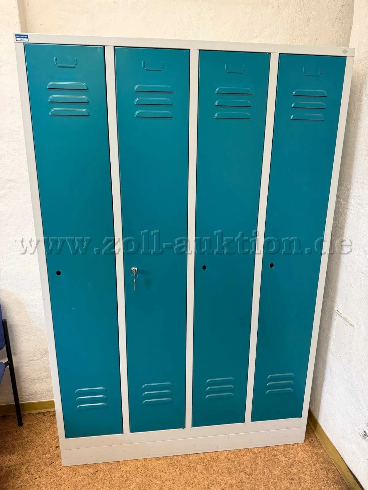 1 个 C+P 8020-40 "Classic" 更衣柜 / 衣物柜