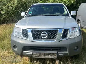 Kamyon Nissan Navara 2,5 dCi çift kabin pikap 4x4