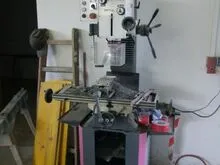 Mașină de găurit și frezat