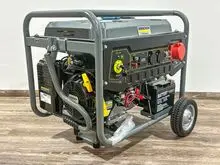 Generator pe benzină