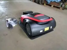 Mașină de tuns robotizată pentru taluzuri
