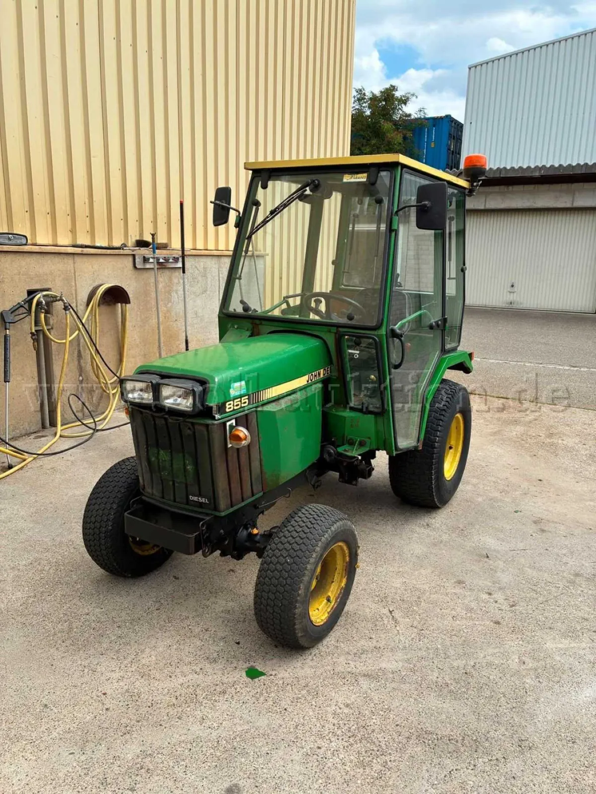 1 tractor portaimplementos John Deere 855