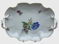 طبق تقديم كبير بمقبض "Meissen"، رسم زهور، 32.5x24 سم
