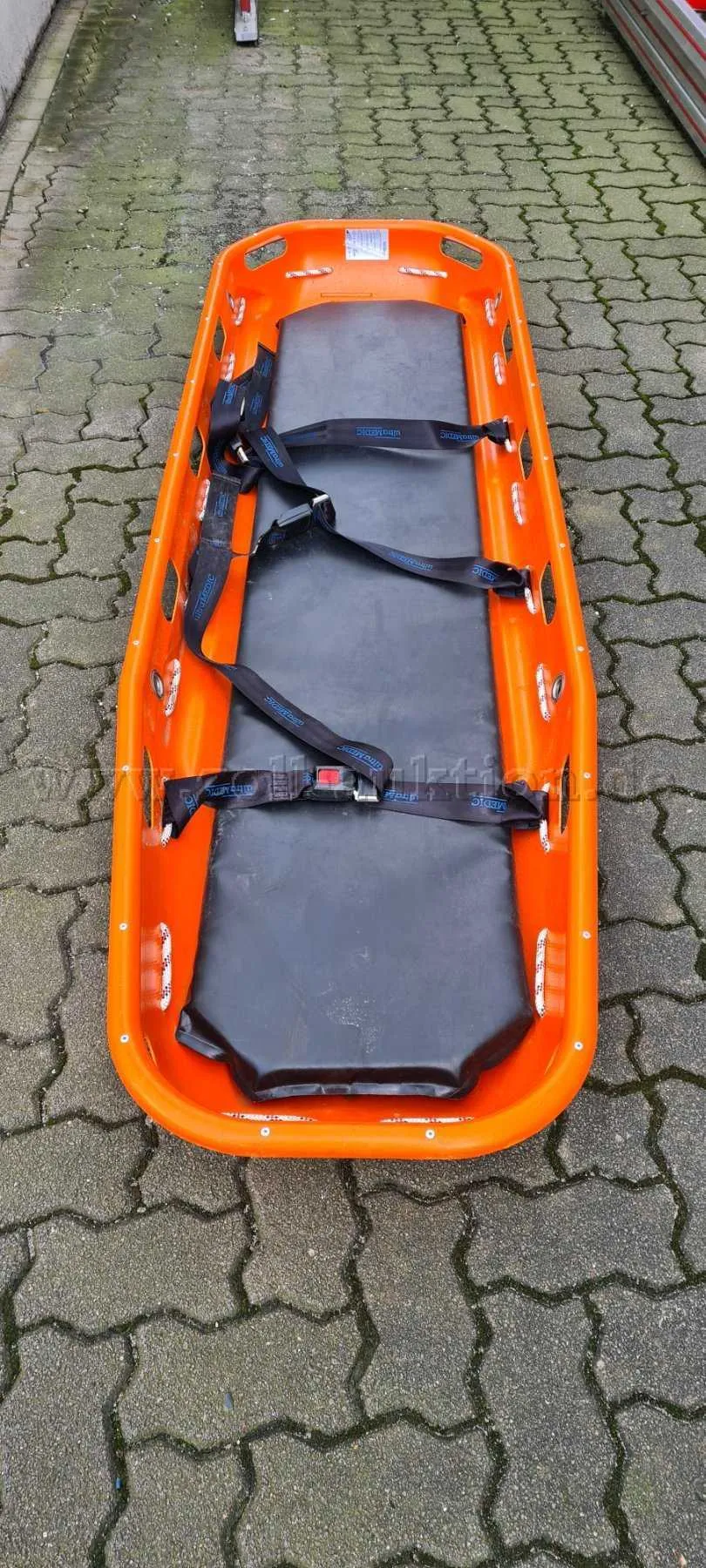 2 košarasta nosila Ultra Medic, neispravna