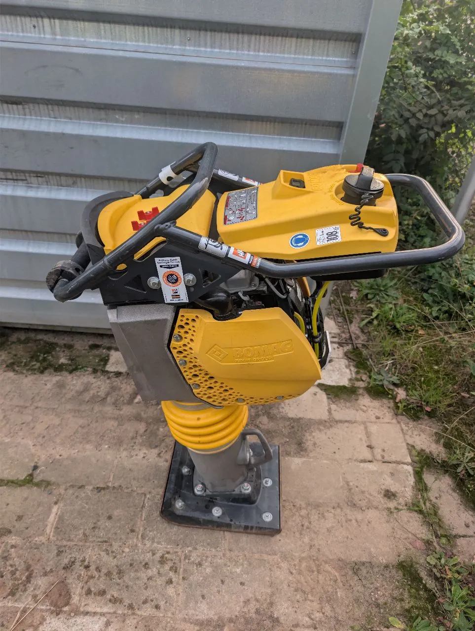 कंपन स्टैम्पर (Bomag, BT 65 Honda/GxR 120)