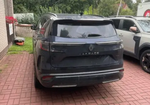 1 Renault Espace, type E-Tech Hybrid, EU-kontroll til 10/26, første registrering: 20.10.2023, kjennemerke: OL-JP 1982, stasjonsvogn