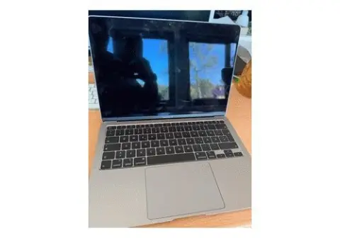 1 Laptop Apple