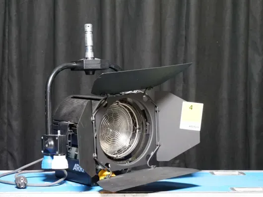 ARRI True Blue ST1 1kW değişken lensli projektör, kasada 4'lü set