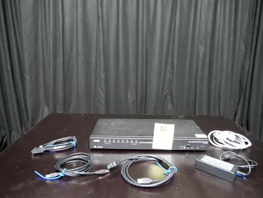 Switch KVM ATEN a 8 porte USB3.0 + HDMI 2.0