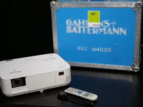 NEC M402H 1-chip DLP-projektor i kasse
