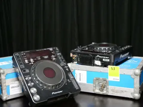 Set de 2 playere DJ/CD Pioneer CDJ 1000 MK3 cu case