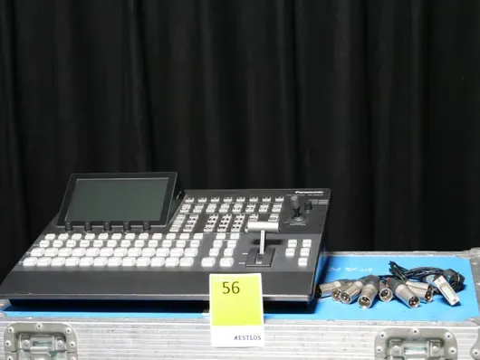 Panasonic AV-HS 410E mixer video HD/SD, incl. uscita Tally, incl. valigia