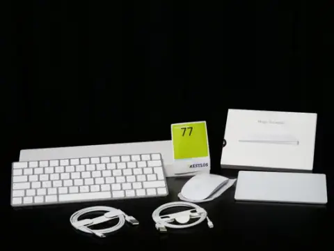 Set composto da Apple Magic Mouse, tastiera e Trackpad 2