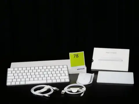 Set composto da Apple Magic Mouse, tastiera e Trackpad 2