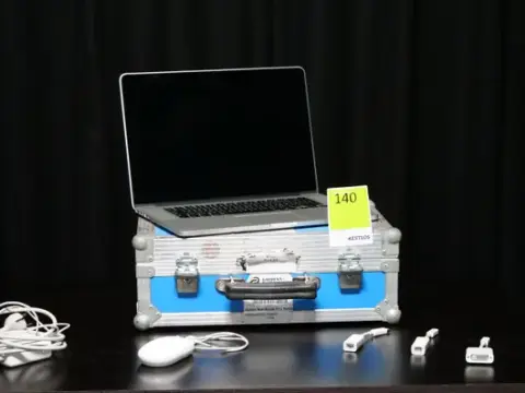 Apple MacBook Pro Retina 15" माउस सहित