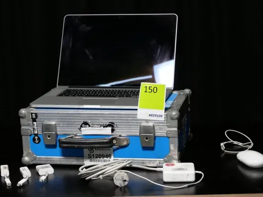 Apple MacBook Pro Retina 15" cu mouse