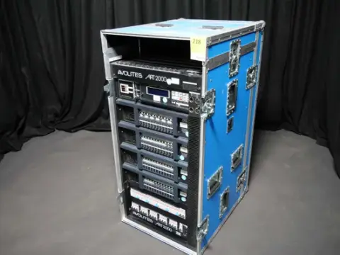 Avolites Art 2000 24x dimmer / 24x faststrømsrack inkl. patchkabel