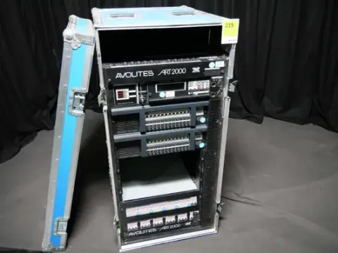 Avolites Art 2000 24x dimmerrack inkl. patchkabel