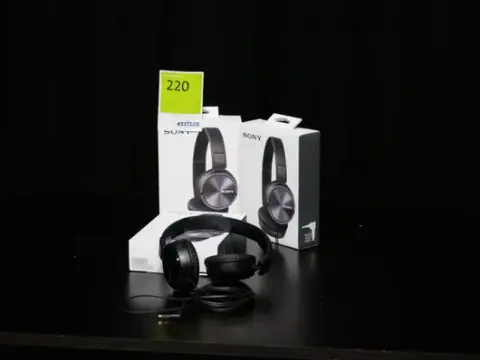 Sett med 3 Sony MDR-ZX310 hodetelefoner