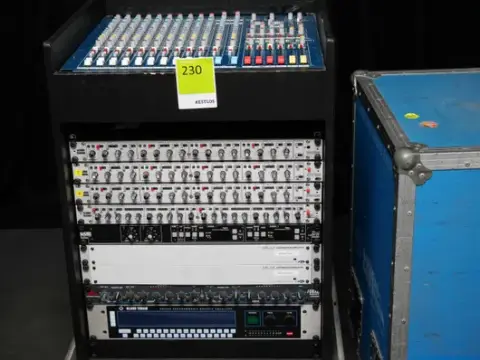 Lydopptaksrack, analog mikserpult Allen Heath WZ14:4:2