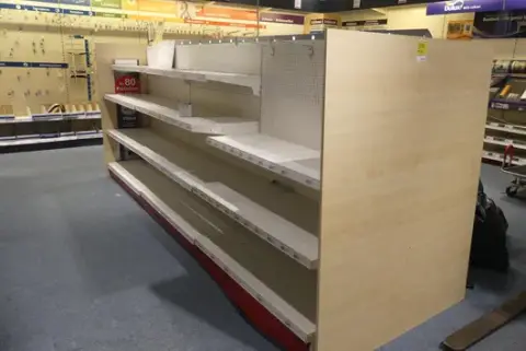 رف بضائع، 3 حقول، بدون محتوى