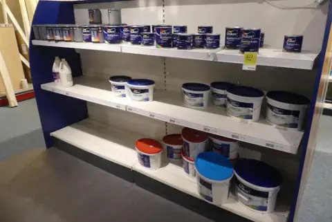 مجموعة دهان بأساسات مختلفة