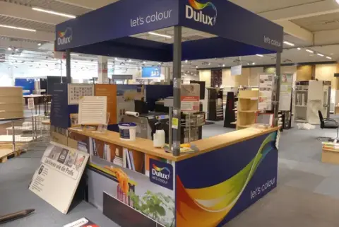 منصة Dulux، بدون محتوى