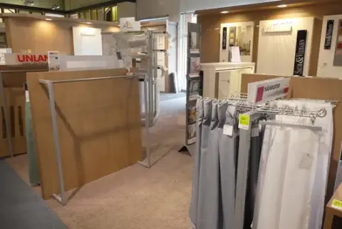 9 suporturi de produse cu mostre de materiale textile
