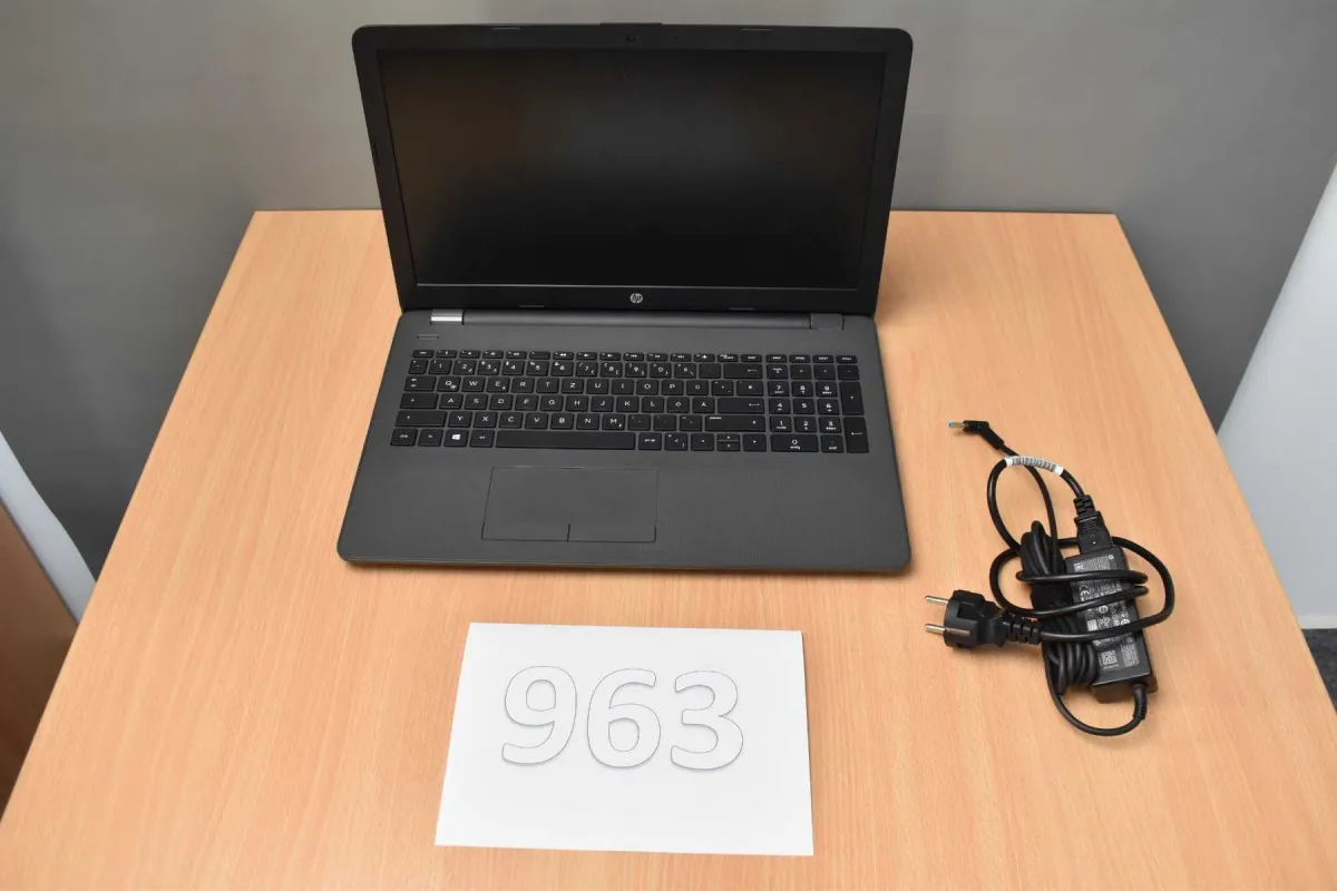 1 HP 250 G6 लैपटॉप – 39,6 सेमी (15,6")