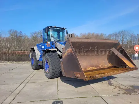 1 Volvo Radlader Typ L110E mit 7.473 Betriebsstunden