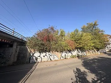 Grundstück mit Altbestand und Entwicklungspotenzial – Dresden