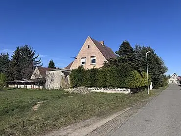 Ruhig gelegenes Wohnhaus mit Entwicklungsmöglichkeiten – Bernsdorf/Oberlausitz