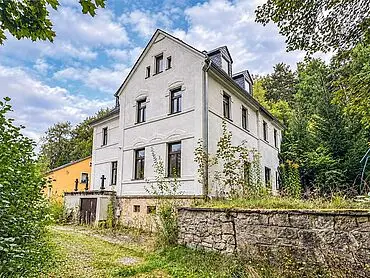 Wohnhaus im Rohbauzustand mit separaten Flurstücken – Treuen