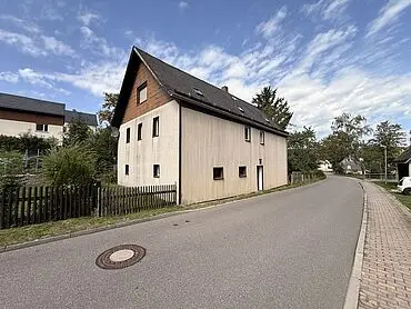 Wohnhaus mit Modernisierungspotenzial auf großzügigem Grundstück – Schneeberg