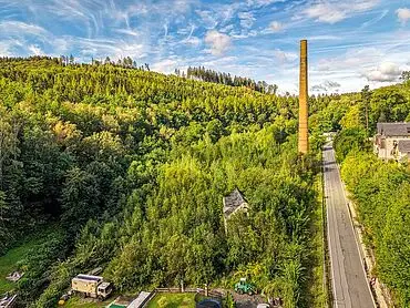 ehemaliges Gewerbegrundstück mit derzeit naturbelassenen Freiflächen – Amtsberg