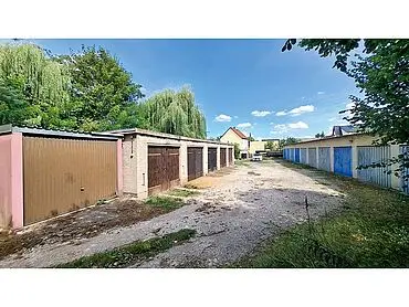 Garagenkomplex – Lucka