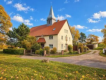 ehem. Kirche mit Einliegerwohnung und Gemeinderaum – Wettin-Löbejün