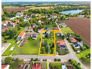 Wohnhaus und großem Garten / Baugrundstück – Elsteraue