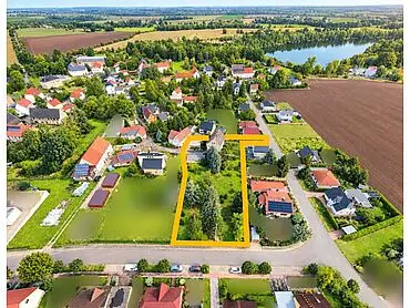 Wohnhaus und großem Garten / Baugrundstück – Elsteraue