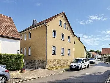 Wohnhaus mit Nebengelass und großen Garten – Zeitz