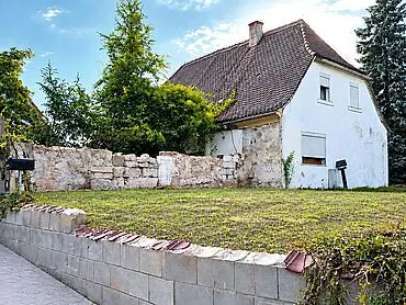 Wohnhaus in ruhiger Lage – Burgwindheim