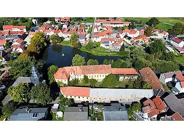 Denkmalgeschützter, historischer Gutshof – Lausnitz bei Neustadt an der Orla