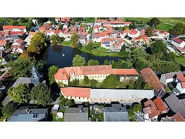 Denkmalgeschützter, historischer Gutshof – Lausnitz bei Neustadt an der Orla