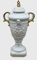 Vază fastuoasă cu bacanală de putti și decor auriu, înalț. 31 cm, sec. XIX, fără marcă?