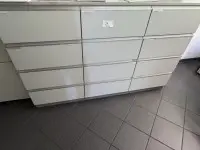 1 armadio per fascicoli sospesi, a 3x4 cassetti