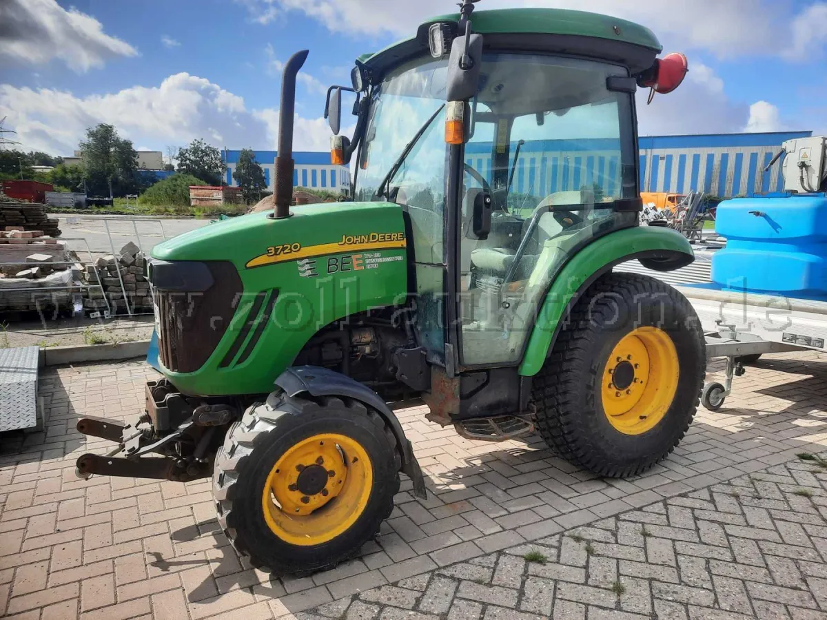 1 John Deere 3720 -traktori - vaihteistovika