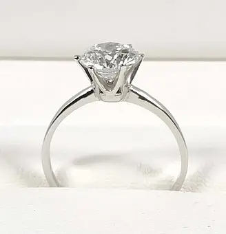 Anillo solitario, oro blanco 585.