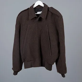 MM6 Maison Margiela。飞行员夹克,羊毛面料,2025秋冬,法国。